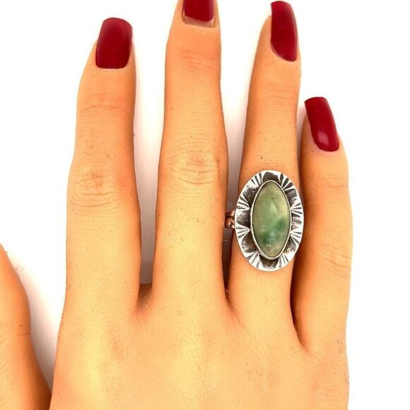 Sterling Silver Green Stone Ring - Picture 4 of 5